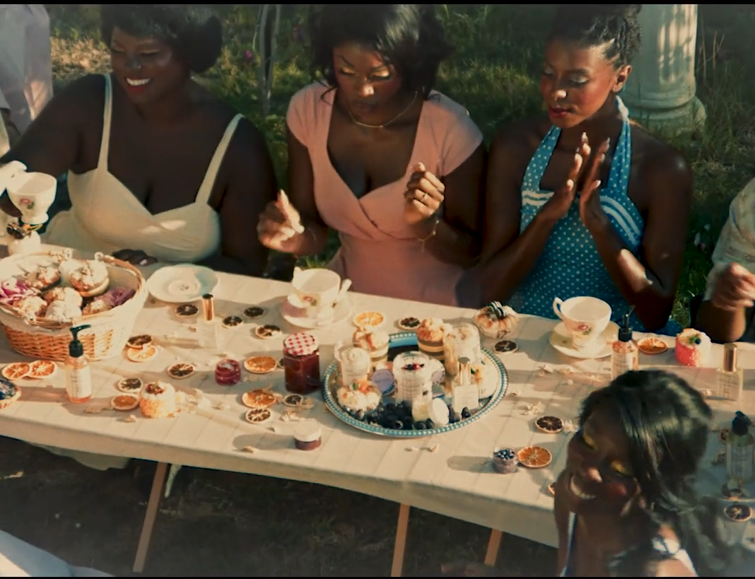 Load video: Breakfast At Izsa's
